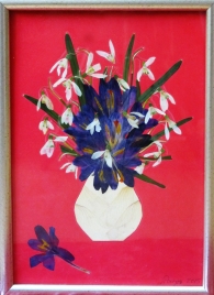 Tablou din flori presate. Pe fundal de culoare roșie Dimensiune: 21x30cm Pret: 35 lei